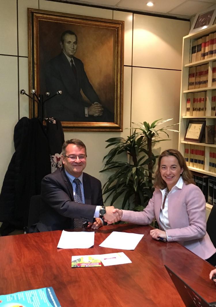 Firmado el acuerdo entre CECE y la Editorial SM